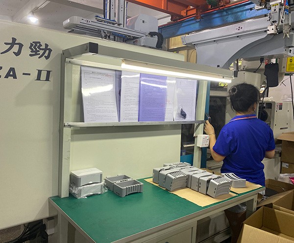 探花性爱视频车间